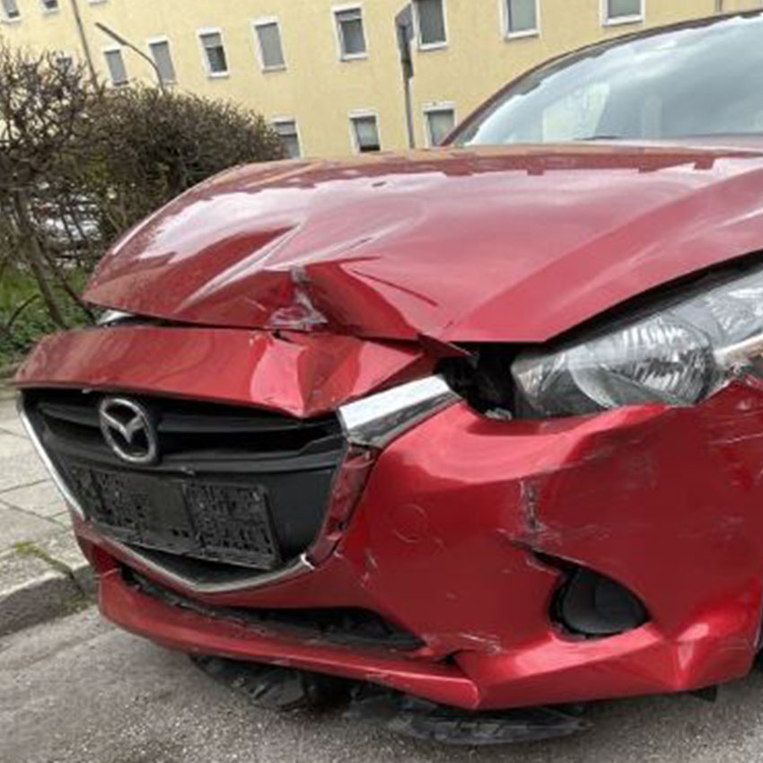 Frontschaden Mazda