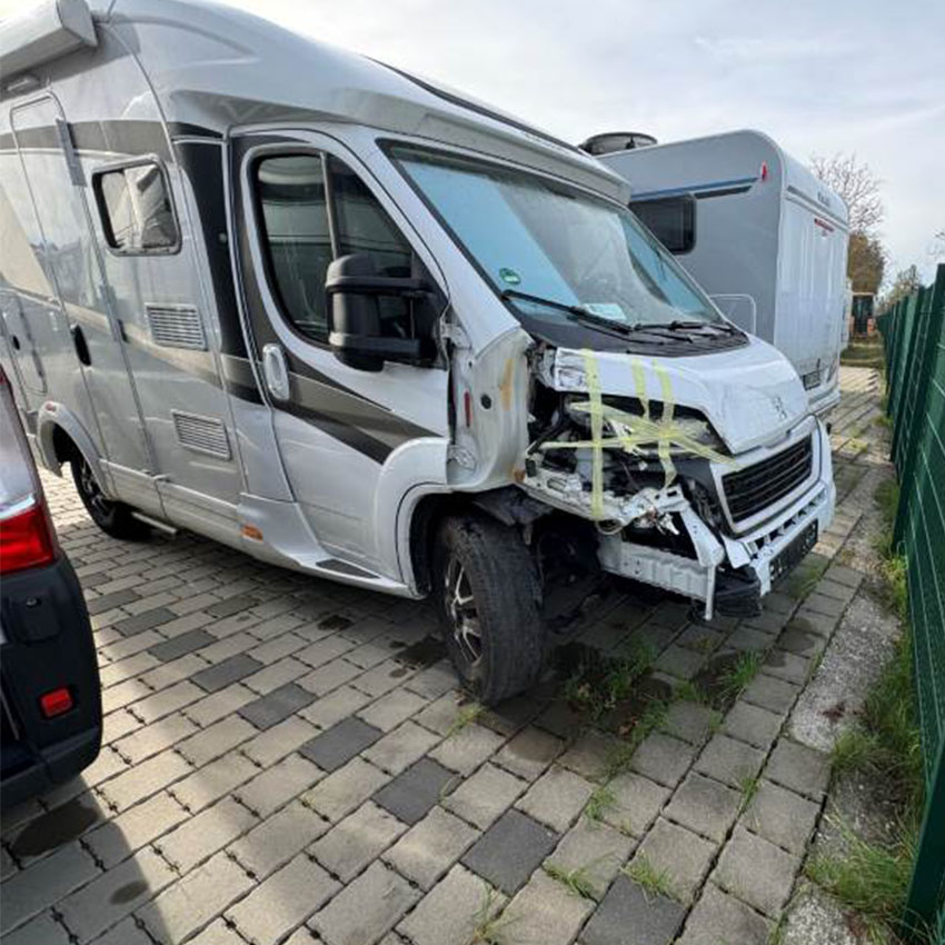Frontschaden Wohnmobil